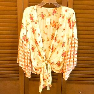 | NWT Cato Floral Tie Wide Sleeve Kimono - 14/16W